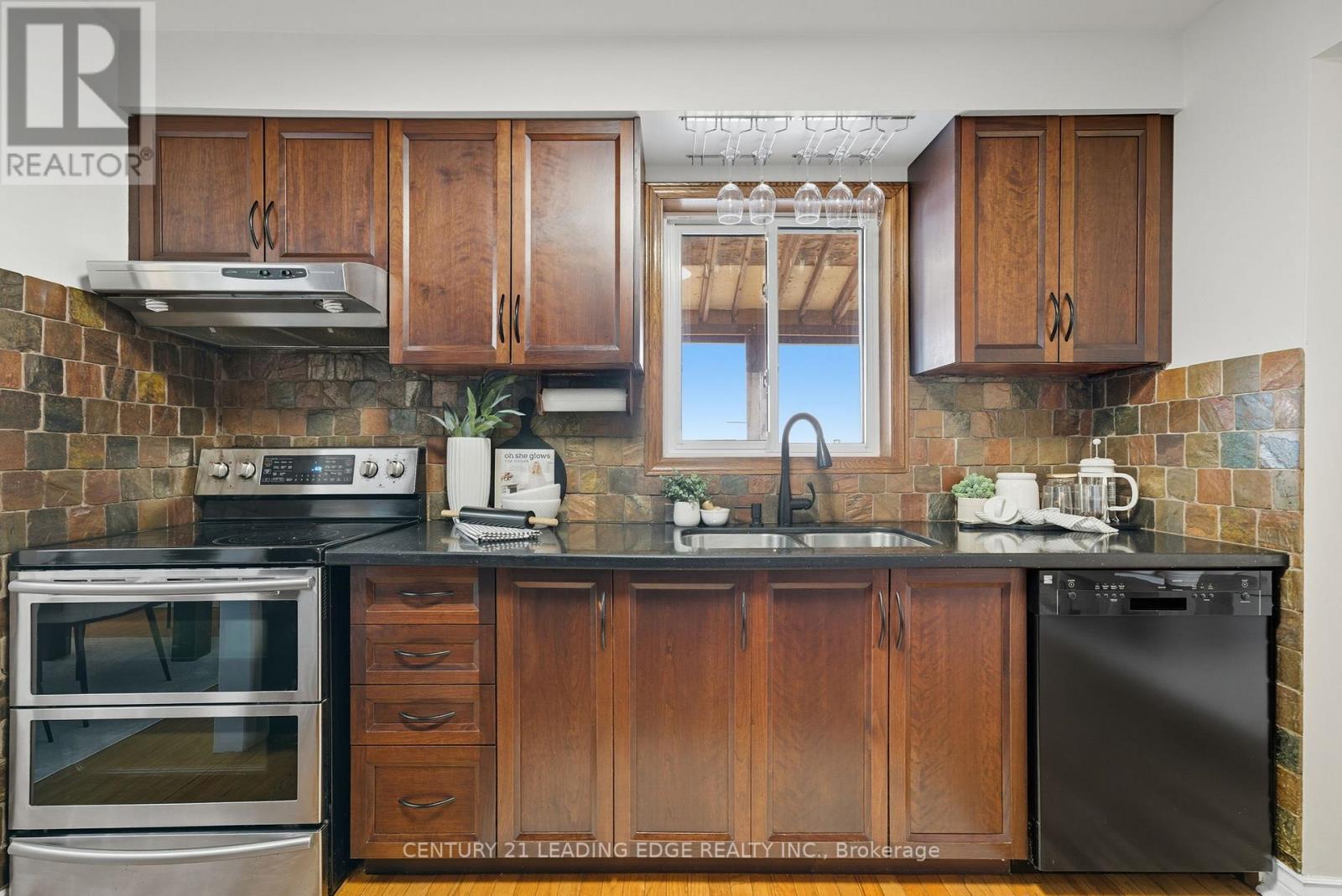 85 Large Crescent, Ajax, Ontario L1T 2S7 - Photo 11 - E12411478