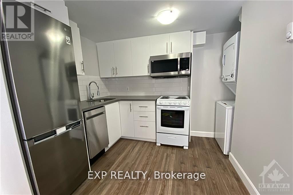 3 - 358 Booth Street, Ottawa, Ontario  K1R 7K4 - Photo 3 - X12411553