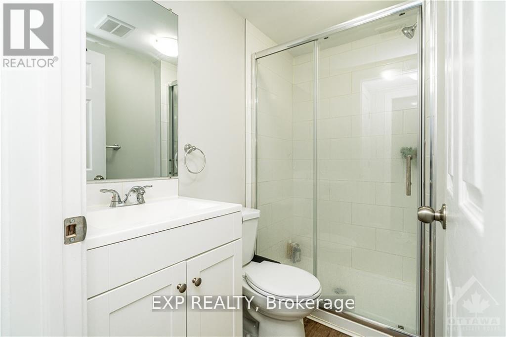 3 - 358 Booth Street, Ottawa, Ontario  K1R 7K4 - Photo 4 - X12411553