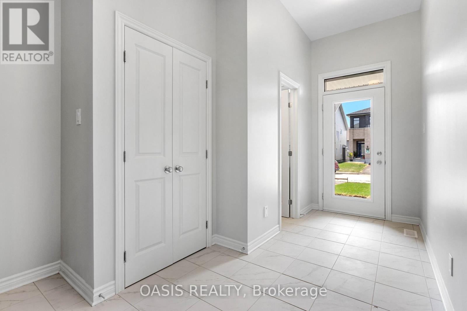 786 Antonio Farley Street, Ottawa, Ontario  K4A 5N3 - Photo 2 - X12411578