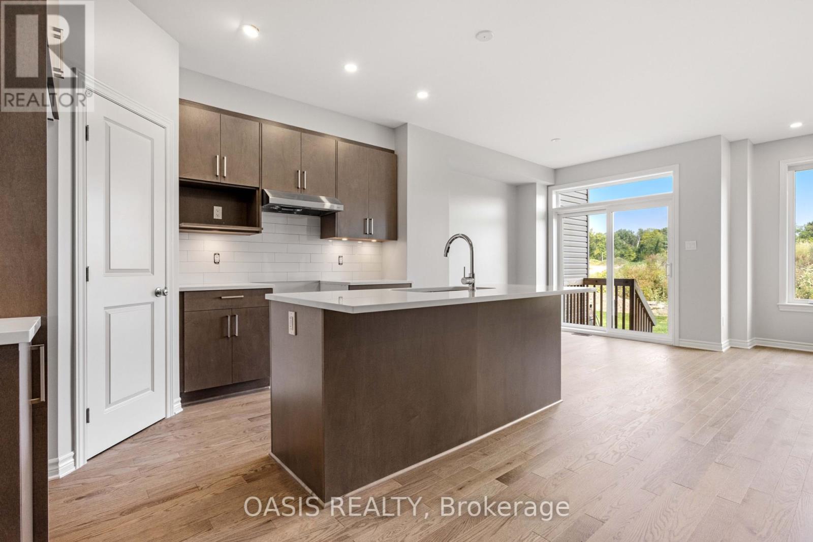 786 Antonio Farley Street, Ottawa, Ontario  K4A 5N3 - Photo 4 - X12411578