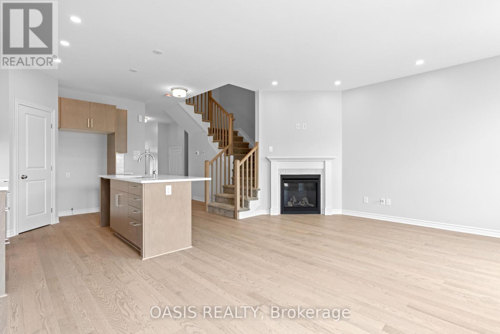 797 Antonio Farley Street, Ottawa, Ontario  K4A 5N3 - Photo 4 - X12411580