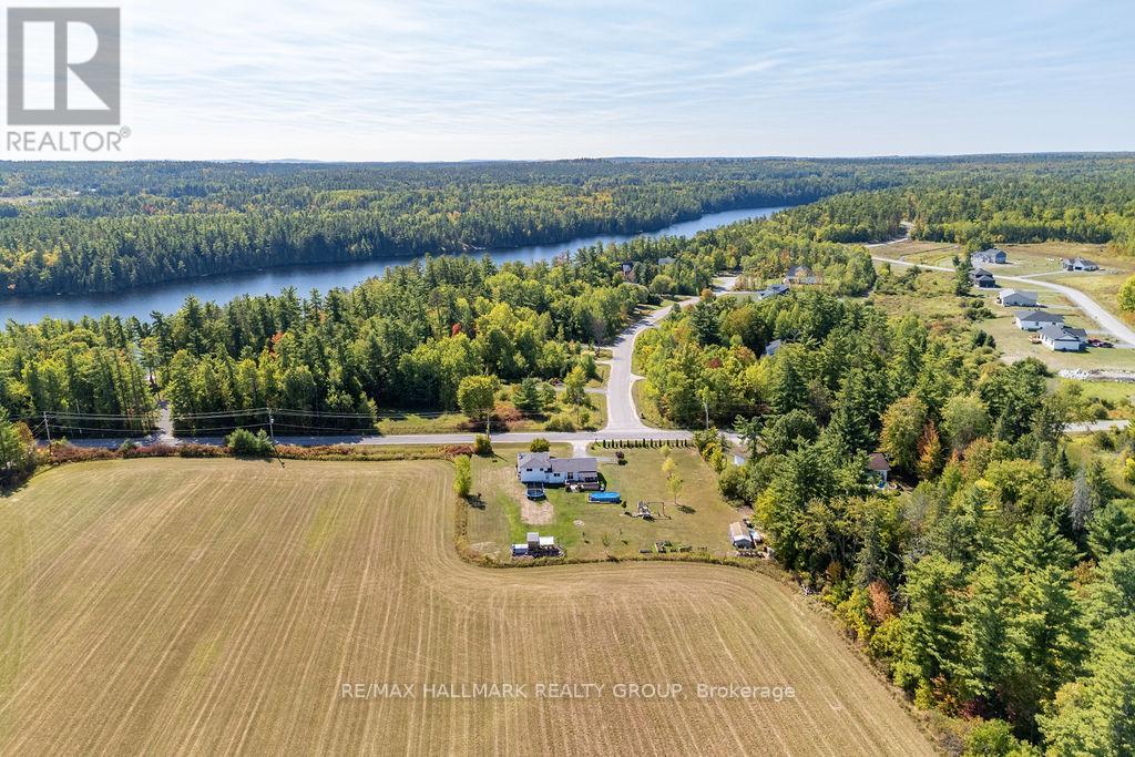 921 Mill Ridge Road, Mcnab/braeside, Ontario  K7S 3G8 - Photo 25 - X12411604