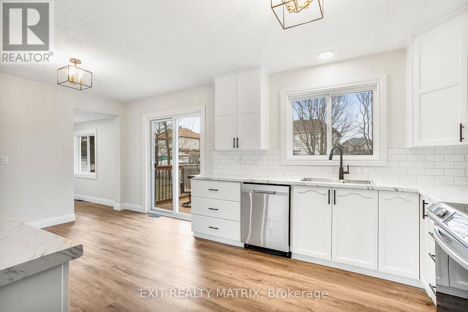 58 Castlebeau Street, Russell, Ontario  K0A 1W0 - Photo 12 - X12411665