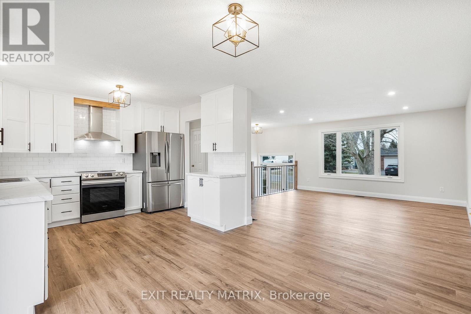 58 Castlebeau Street, Russell, Ontario  K0A 1W0 - Photo 8 - X12411665