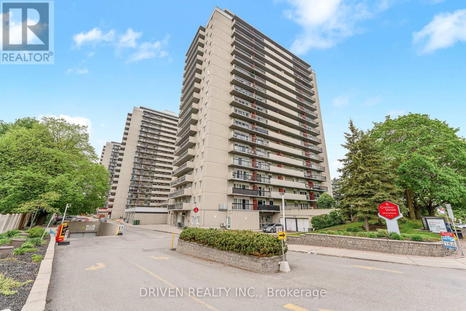 158 A Mcarthur Avenue, Ottawa, Ontario  K1L 7E7 - Photo 2 - X12411707