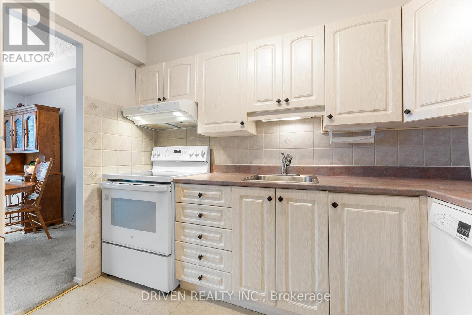 158 A Mcarthur Avenue, Ottawa, Ontario  K1L 7E7 - Photo 7 - X12411707