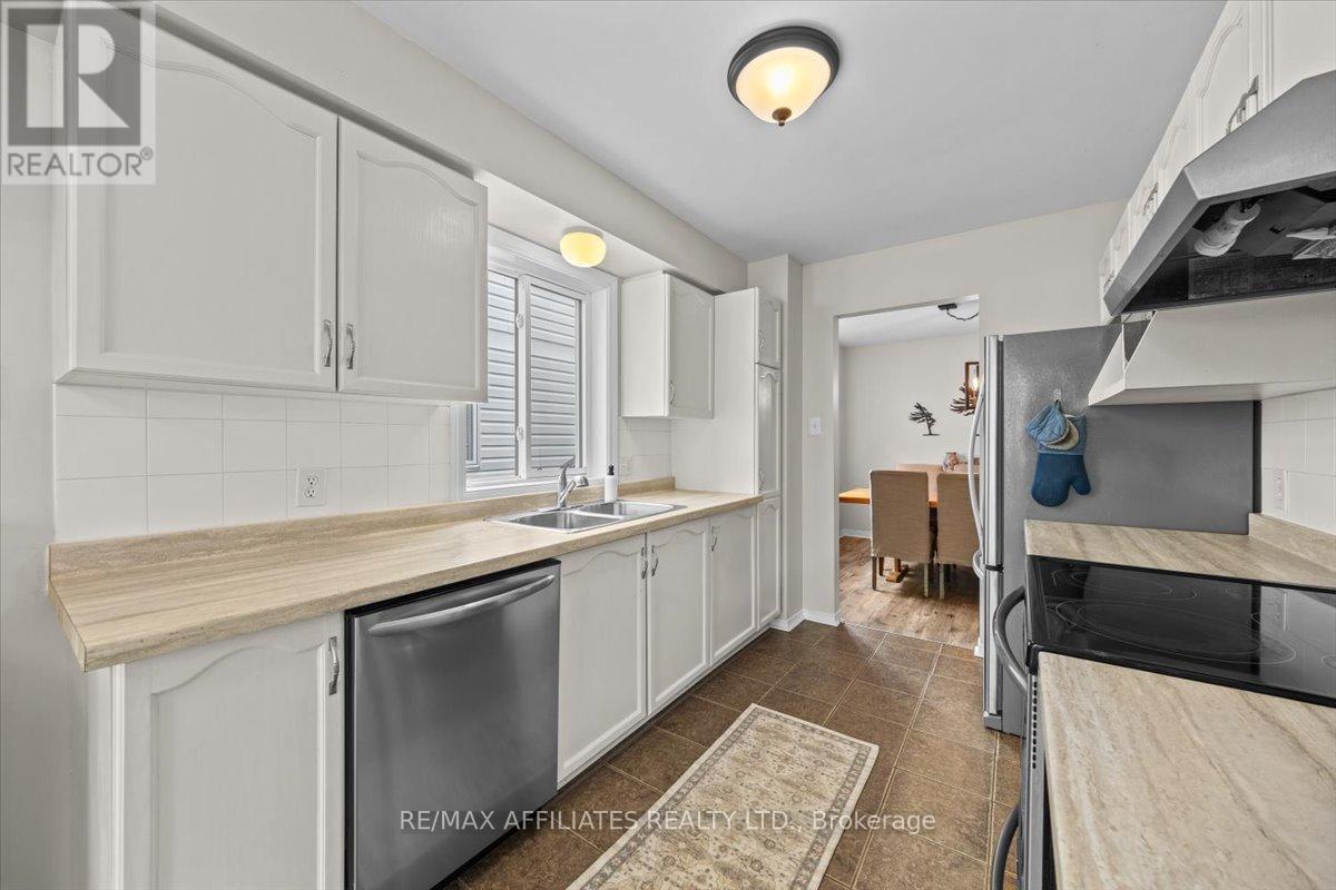 93 Springcreek Crescent, Ottawa, Ontario  K2M 2K8 - Photo 17 - X12411712