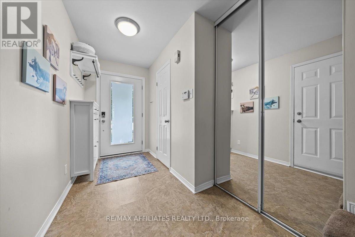 93 Springcreek Crescent, Ottawa, Ontario  K2M 2K8 - Photo 4 - X12411712
