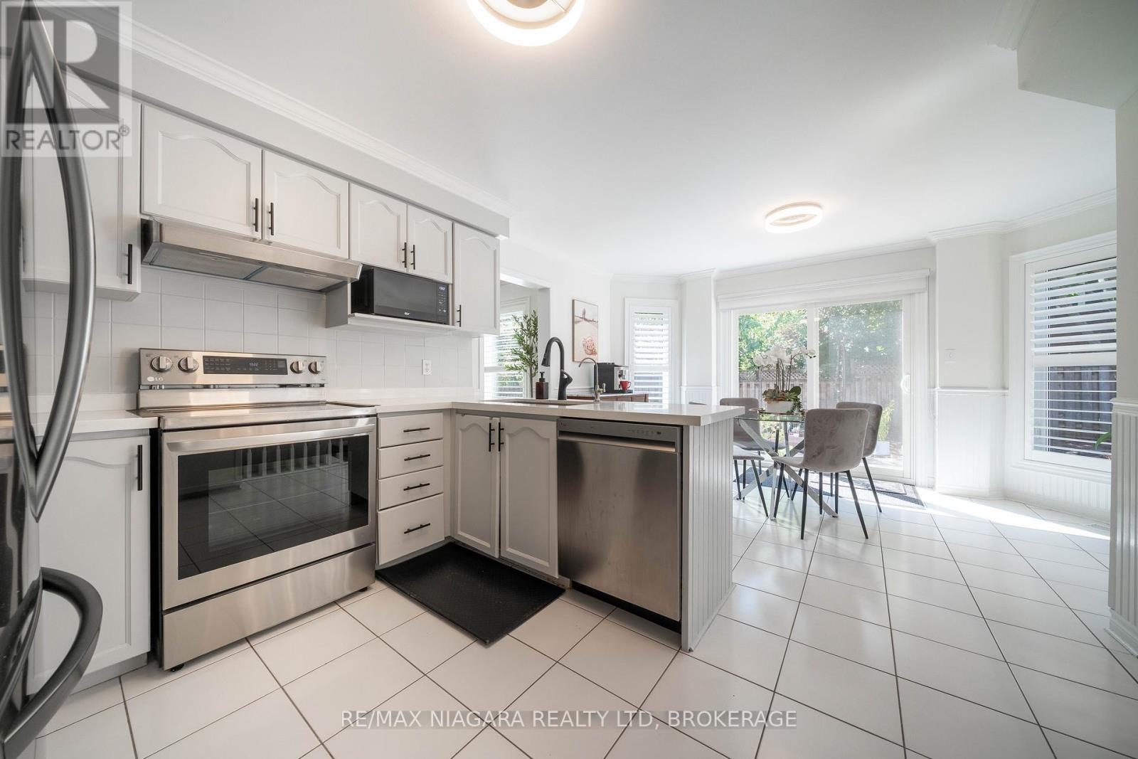 2164 Havenbrook Road, Oakville, Ontario  L6H 6B3 - Photo 16 - W12411579