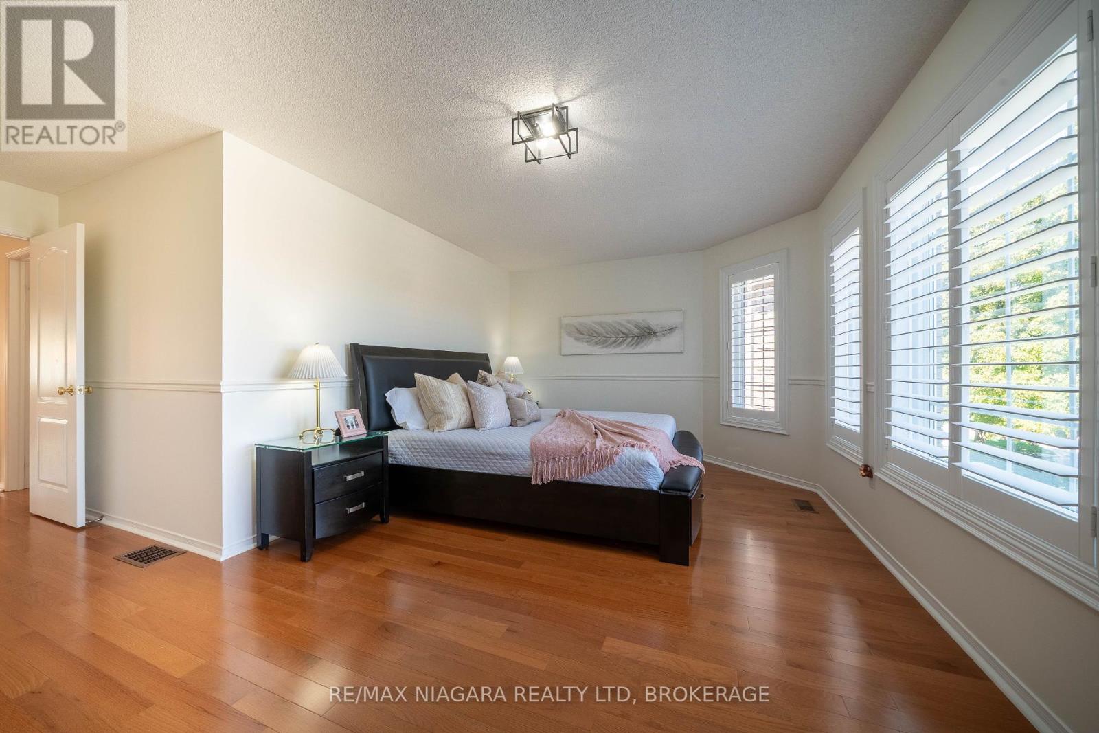 2164 Havenbrook Road, Oakville, Ontario  L6H 6B3 - Photo 25 - W12411579
