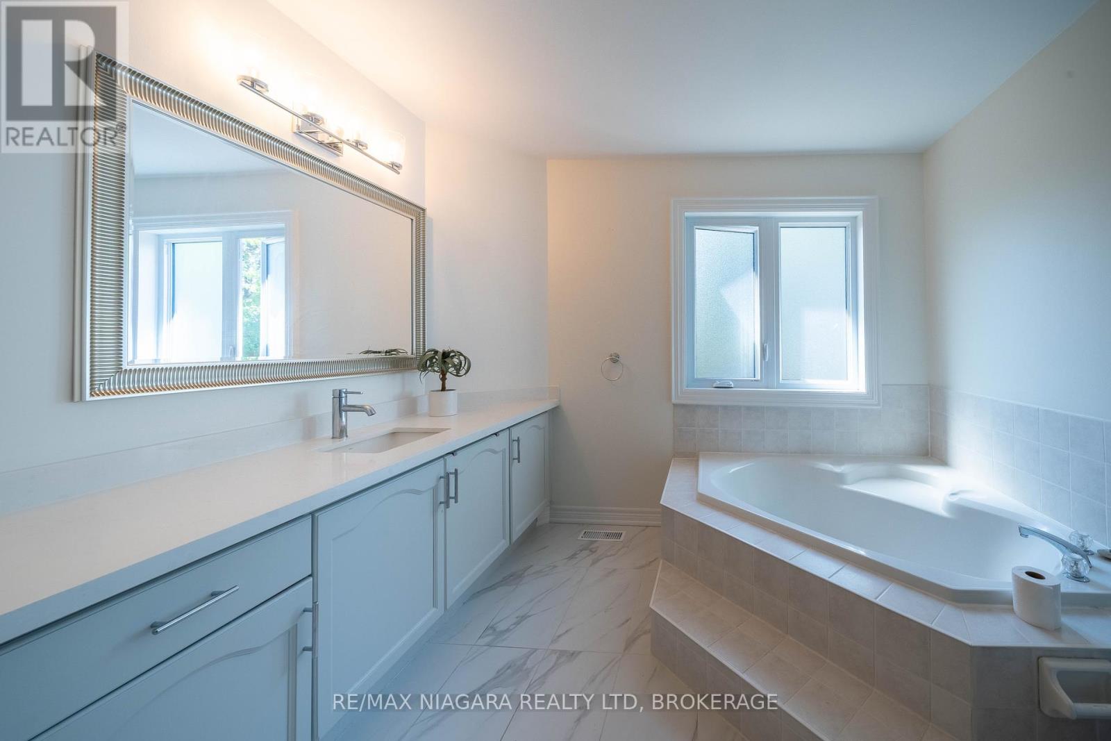 2164 Havenbrook Road, Oakville, Ontario  L6H 6B3 - Photo 37 - W12411579