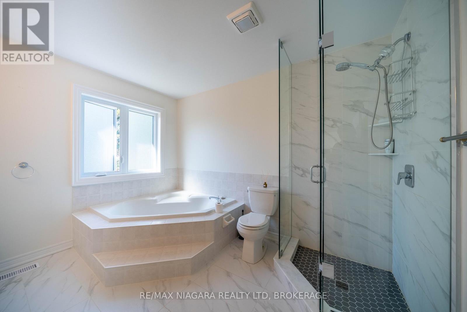 2164 Havenbrook Road, Oakville, Ontario  L6H 6B3 - Photo 38 - W12411579