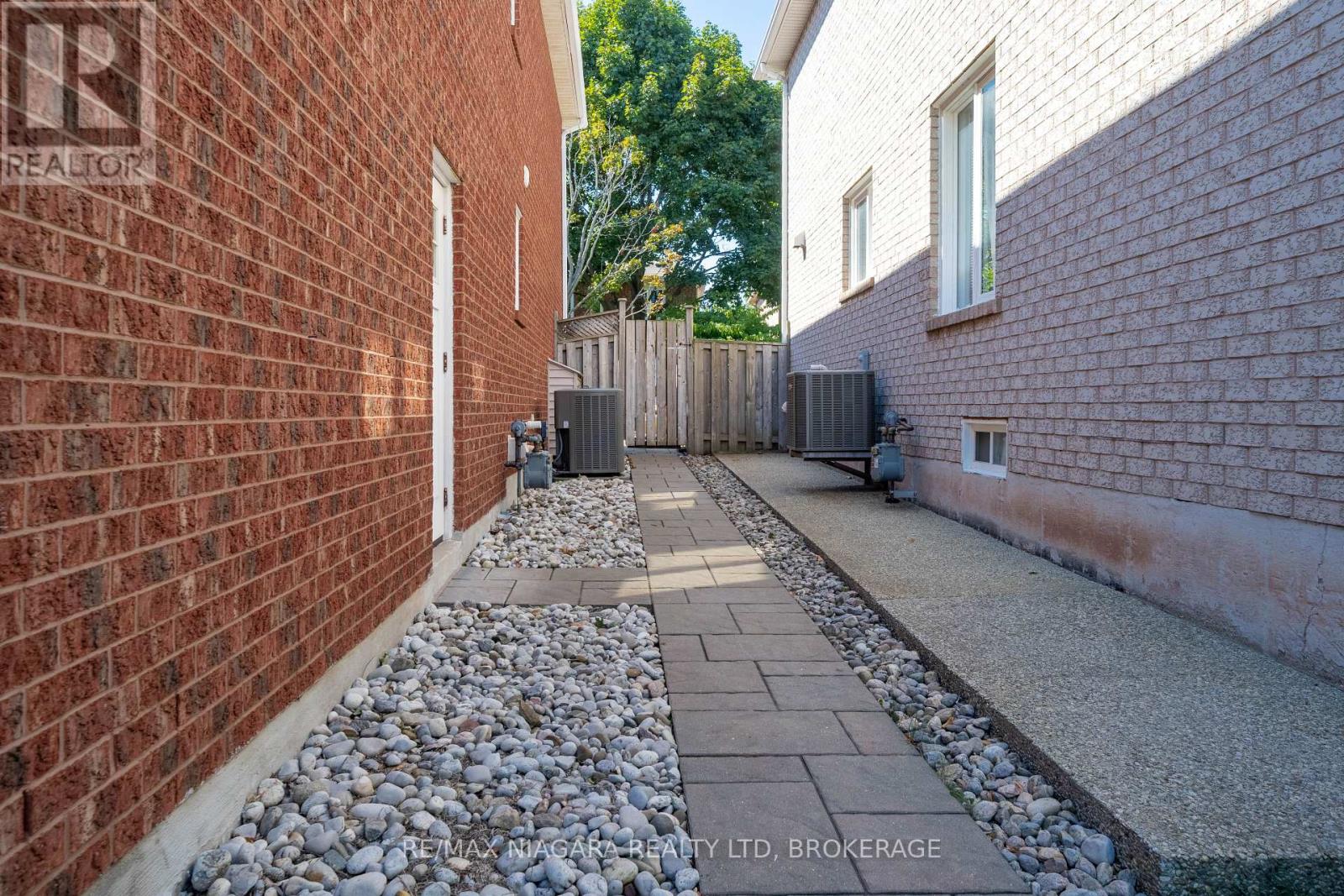 2164 Havenbrook Road, Oakville, Ontario  L6H 6B3 - Photo 45 - W12411579