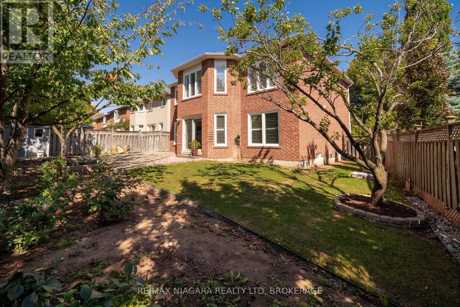 2164 Havenbrook Road, Oakville, Ontario  L6H 6B3 - Photo 47 - W12411579