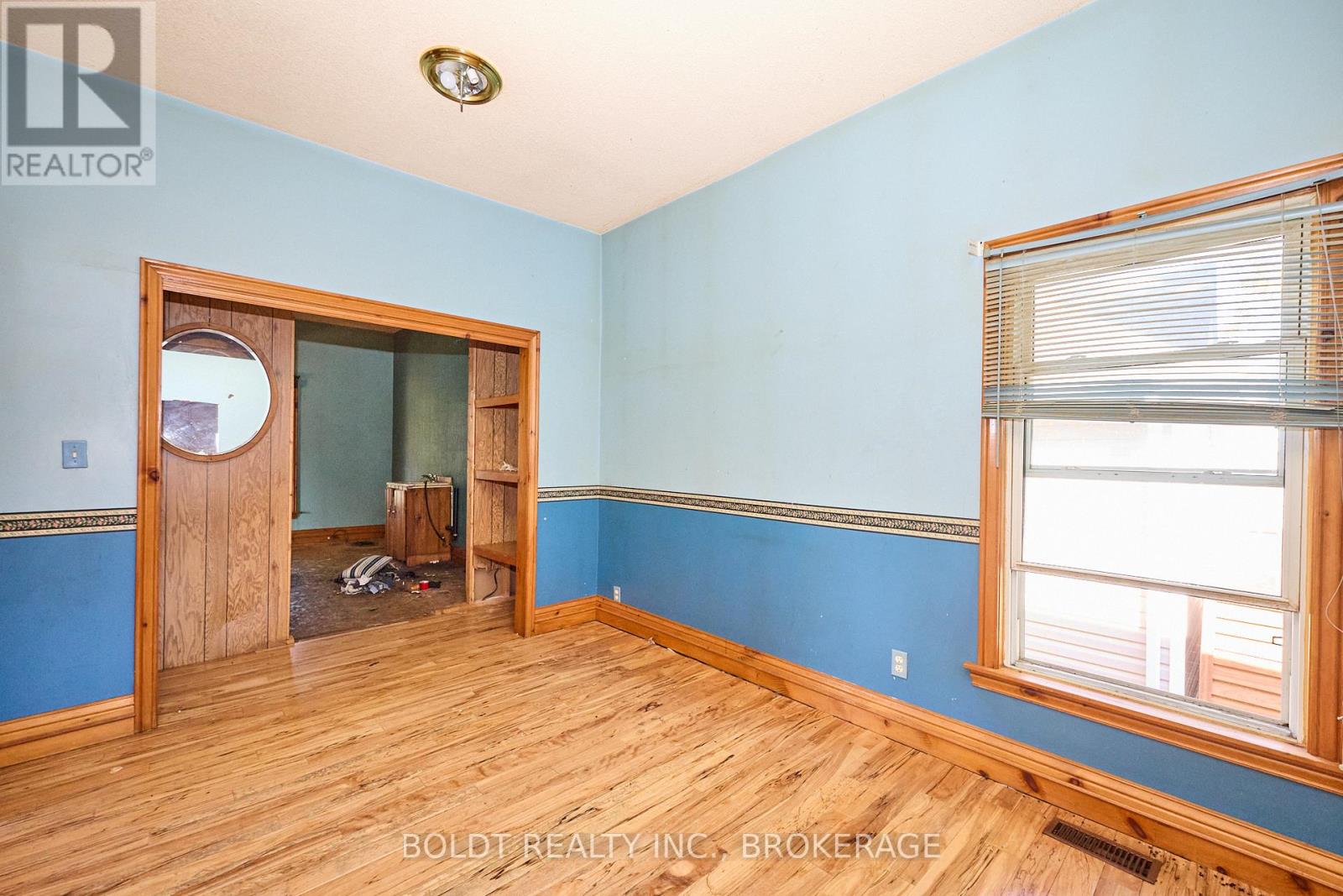 20 Grantham Avenue S, St. Catharines, Ontario  L2P 3B4 - Photo 10 - X12411623