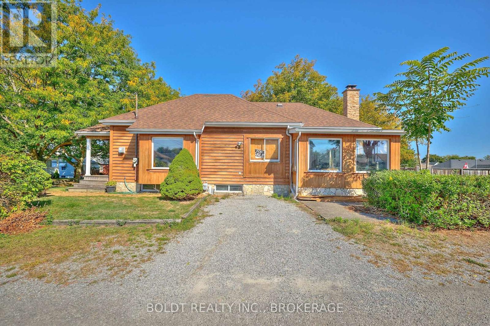 20 Grantham Avenue S, St. Catharines, Ontario  L2P 3B4 - Photo 13 - X12411623