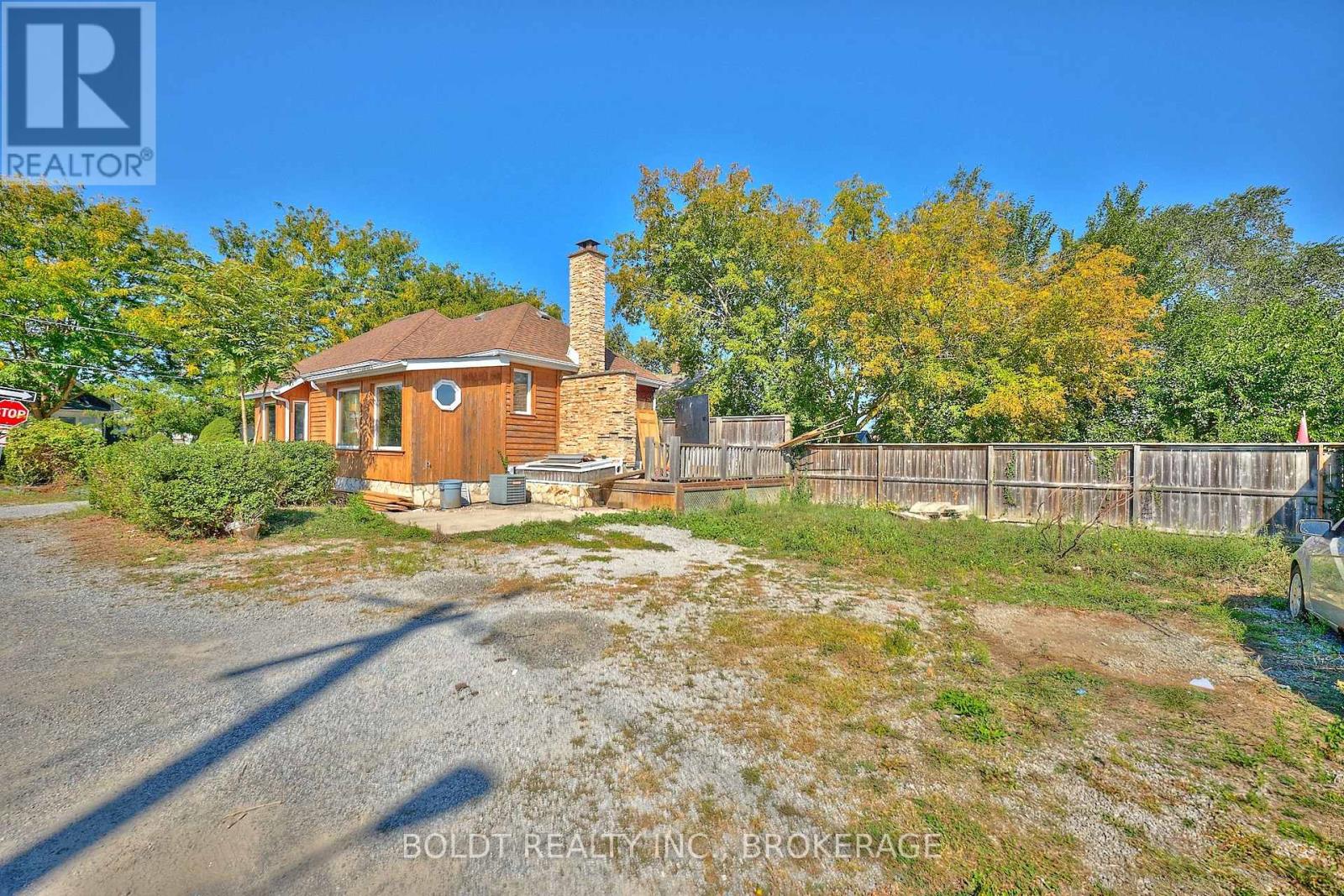 20 Grantham Avenue S, St. Catharines, Ontario  L2P 3B4 - Photo 14 - X12411623