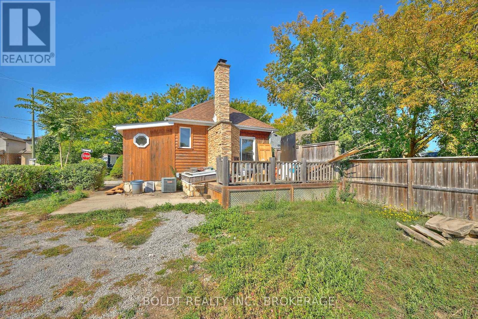 20 Grantham Avenue S, St. Catharines, Ontario  L2P 3B4 - Photo 15 - X12411623