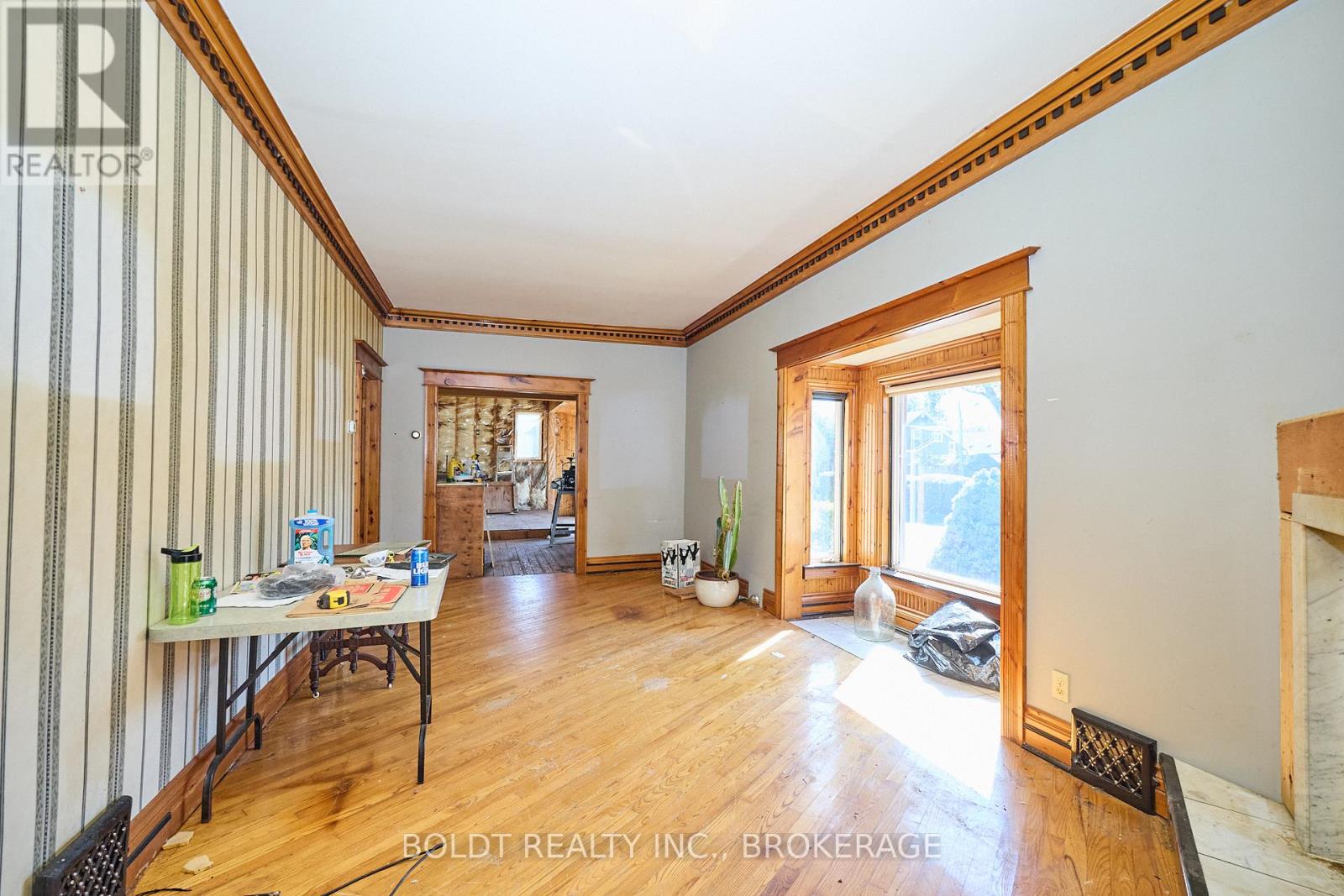 20 Grantham Avenue S, St. Catharines, Ontario  L2P 3B4 - Photo 6 - X12411623