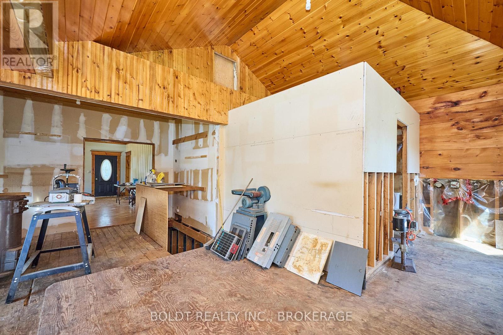 20 Grantham Avenue S, St. Catharines, Ontario  L2P 3B4 - Photo 7 - X12411623