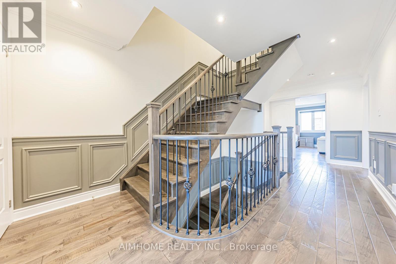 986 Wilbur Pipher Circle, Newmarket, Ontario  L3X 0G5 - Photo 38 - N12411373