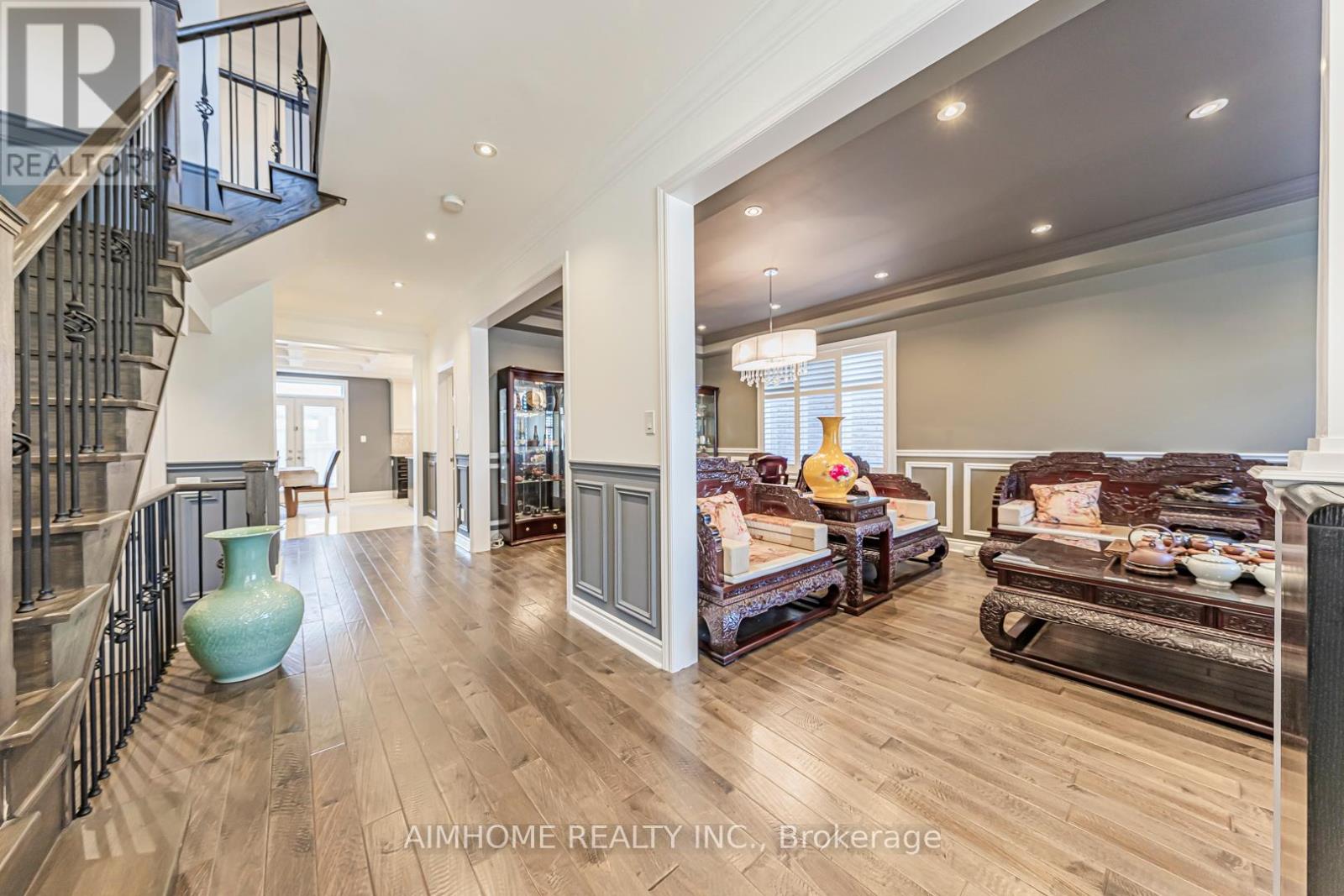 986 Wilbur Pipher Circle, Newmarket, Ontario  L3X 0G5 - Photo 4 - N12411373