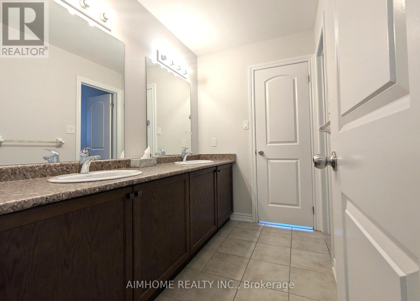 29 Bamburg Street N, Georgina, Ontario  L0E 1R0 - Photo 28 - N12411383