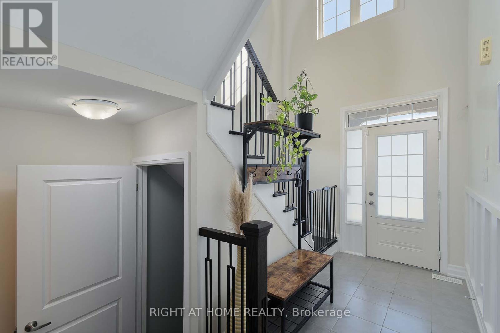 80 Martin Trail, New Tecumseth (Tottenham), Ontario  L0G 1W0 - Photo 3 - N12411402