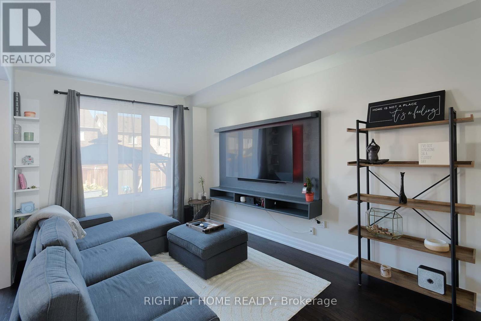 80 Martin Trail, New Tecumseth (Tottenham), Ontario  L0G 1W0 - Photo 5 - N12411402