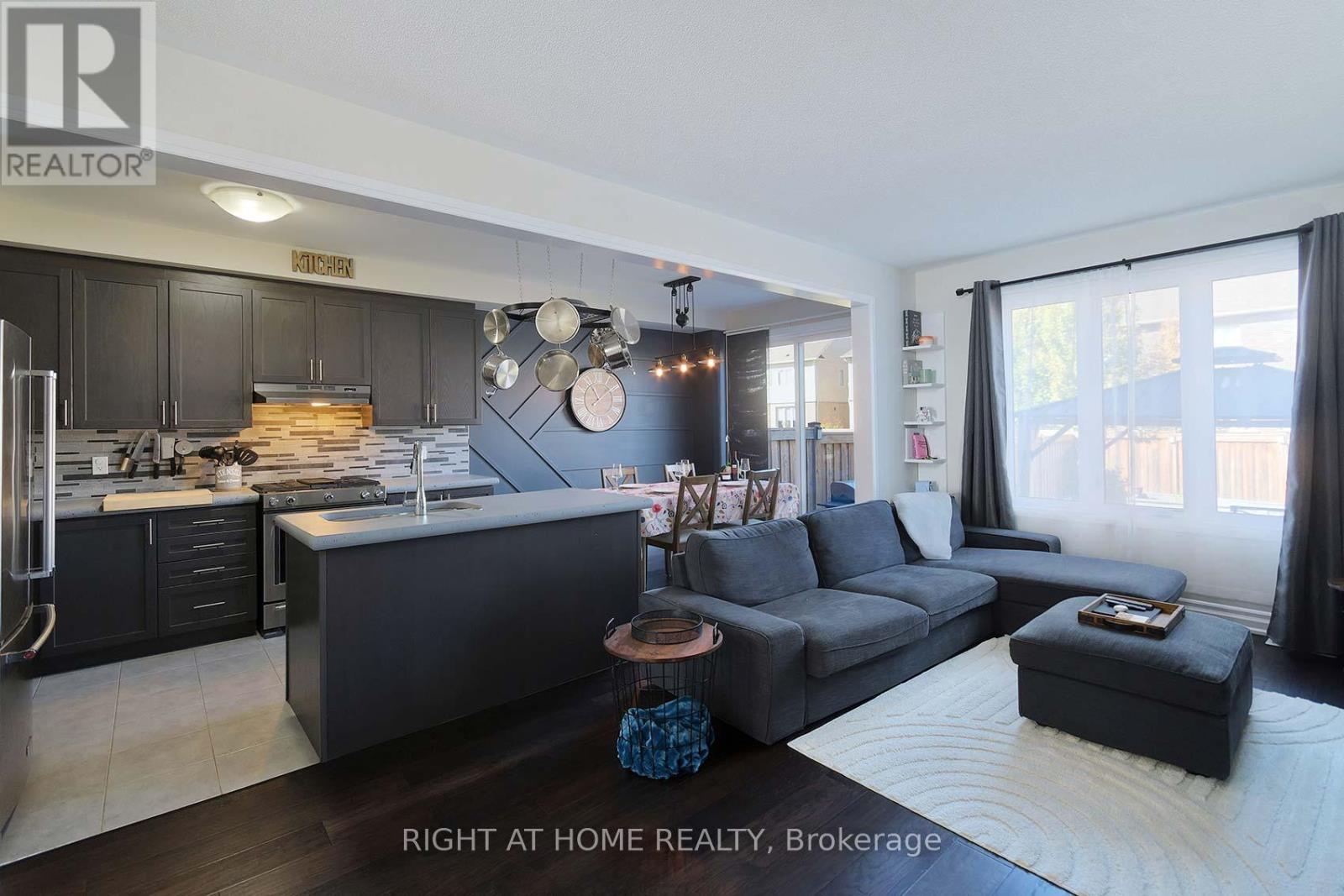 80 Martin Trail, New Tecumseth (Tottenham), Ontario  L0G 1W0 - Photo 6 - N12411402