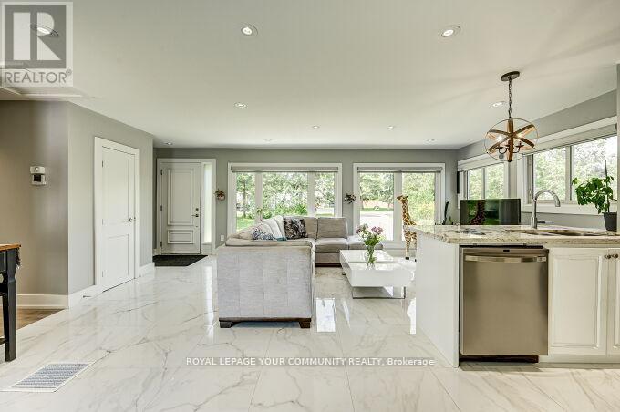 2309 Taylorwoods Boulevard, Innisfil, Ontario  L9S 2E7 - Photo 9 - N12411435