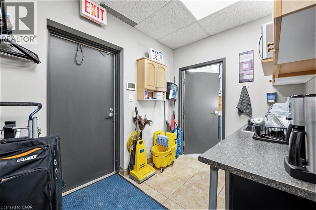 214 Speedvale Avenue W Unit# 7, Guelph, Ontario  N1H 1C4 - Photo 28 - 40695080