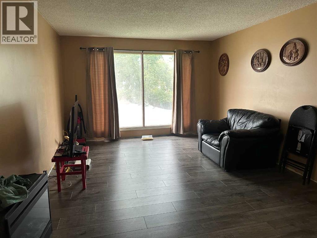Property at 6018 50 Street image 5