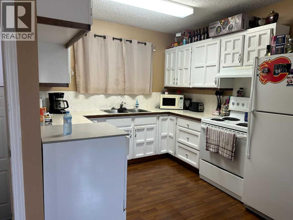 Property at 6018 50 Street image 2