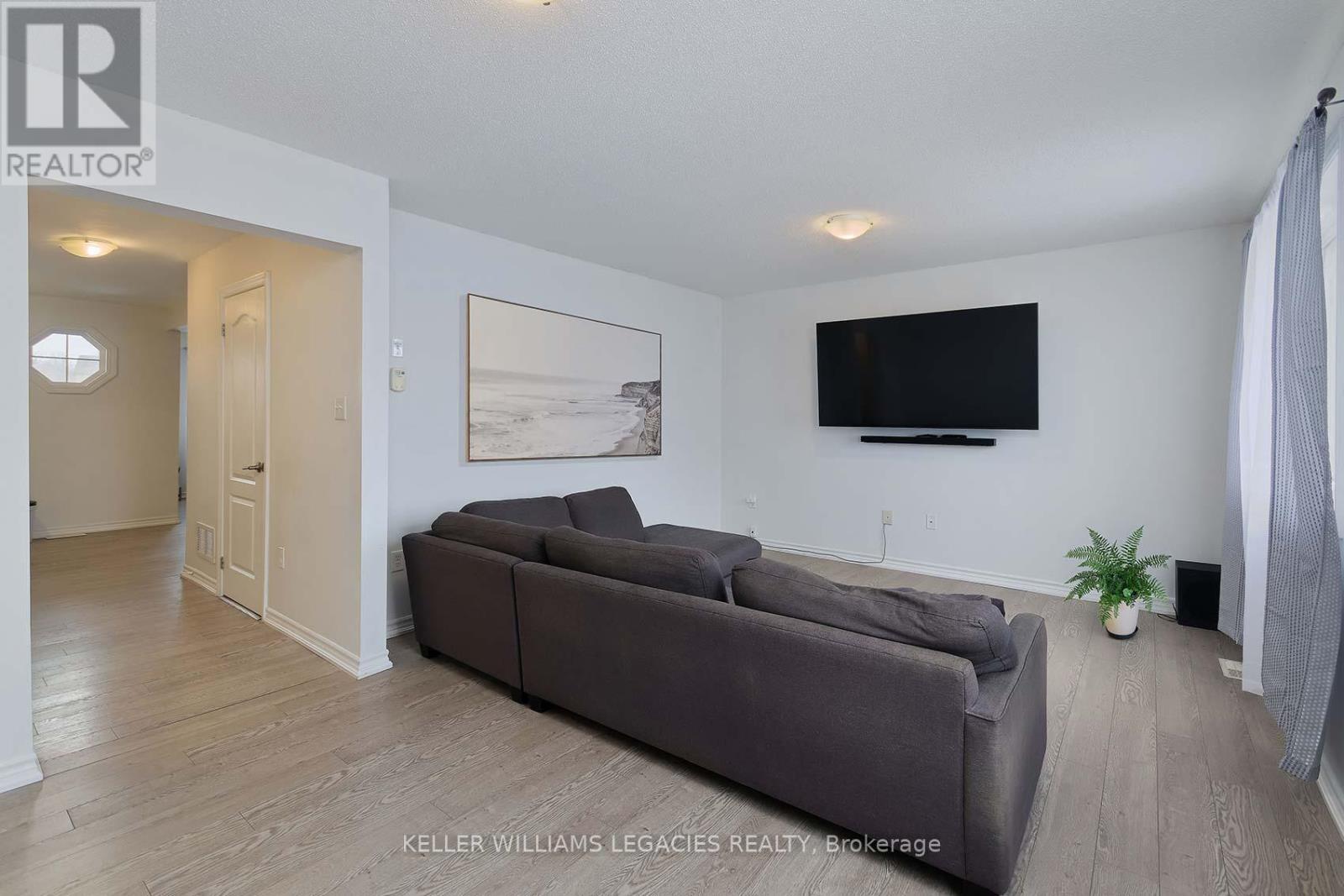 7 - 57 Ferndale Drive S, Barrie, Ontario  L4N 5T6 - Photo 10 - S12411449