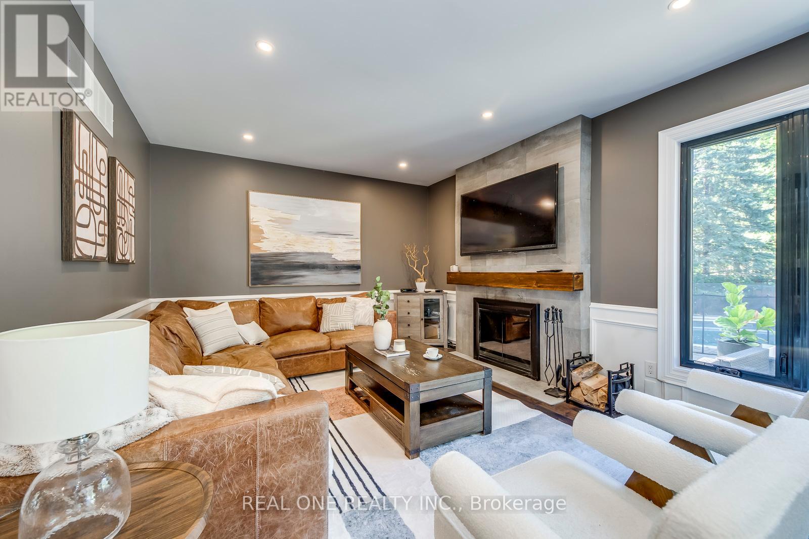 1340 Greeneagle Drive, Oakville, Ontario  L6M 2M9 - Photo 10 - W12411395