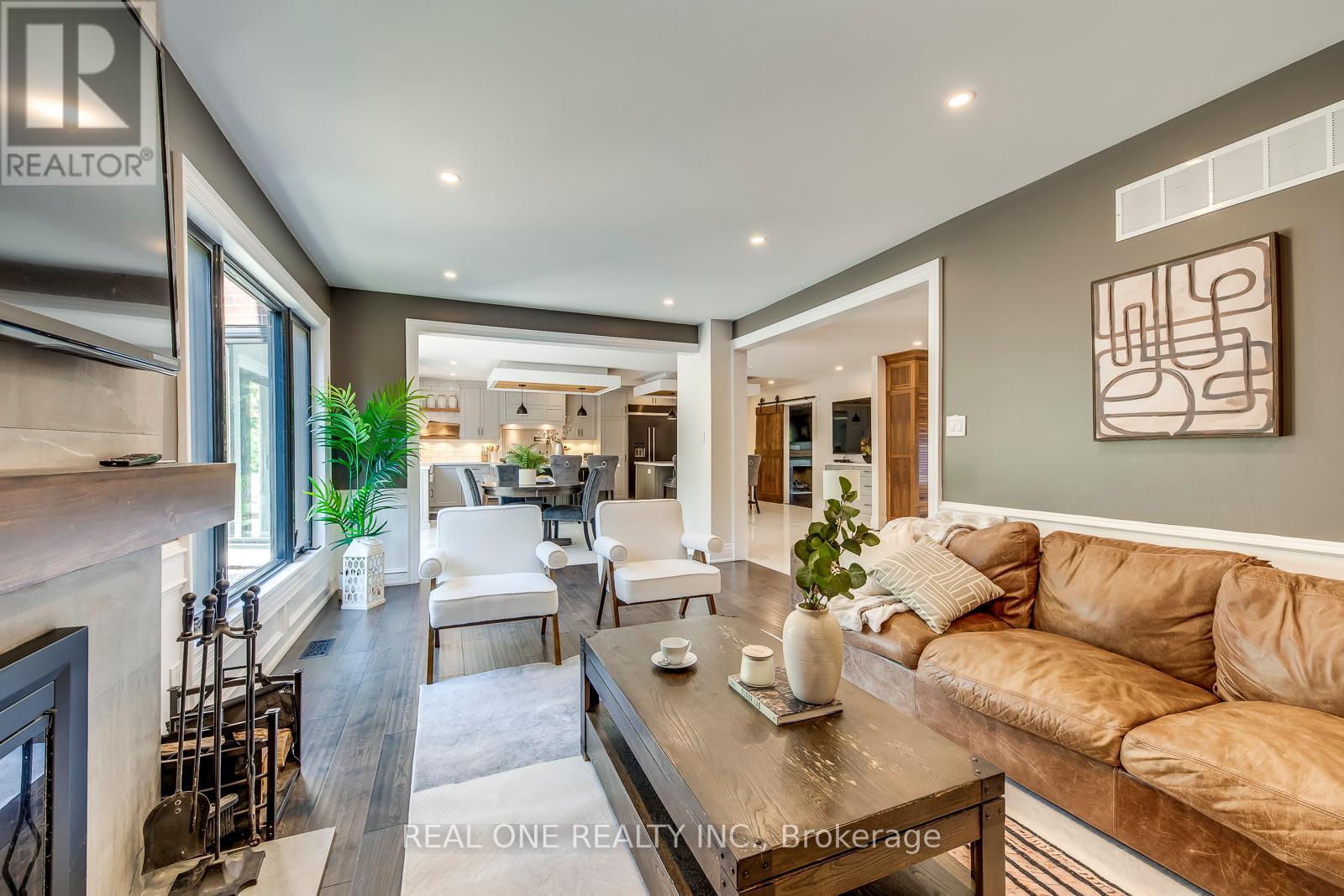 1340 Greeneagle Drive, Oakville, Ontario  L6M 2M9 - Photo 11 - W12411395