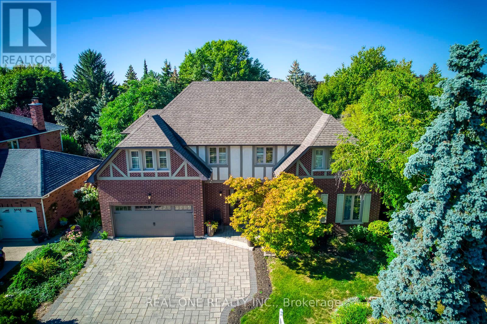 1340 Greeneagle Drive, Oakville, Ontario  L6M 2M9 - Photo 2 - W12411395