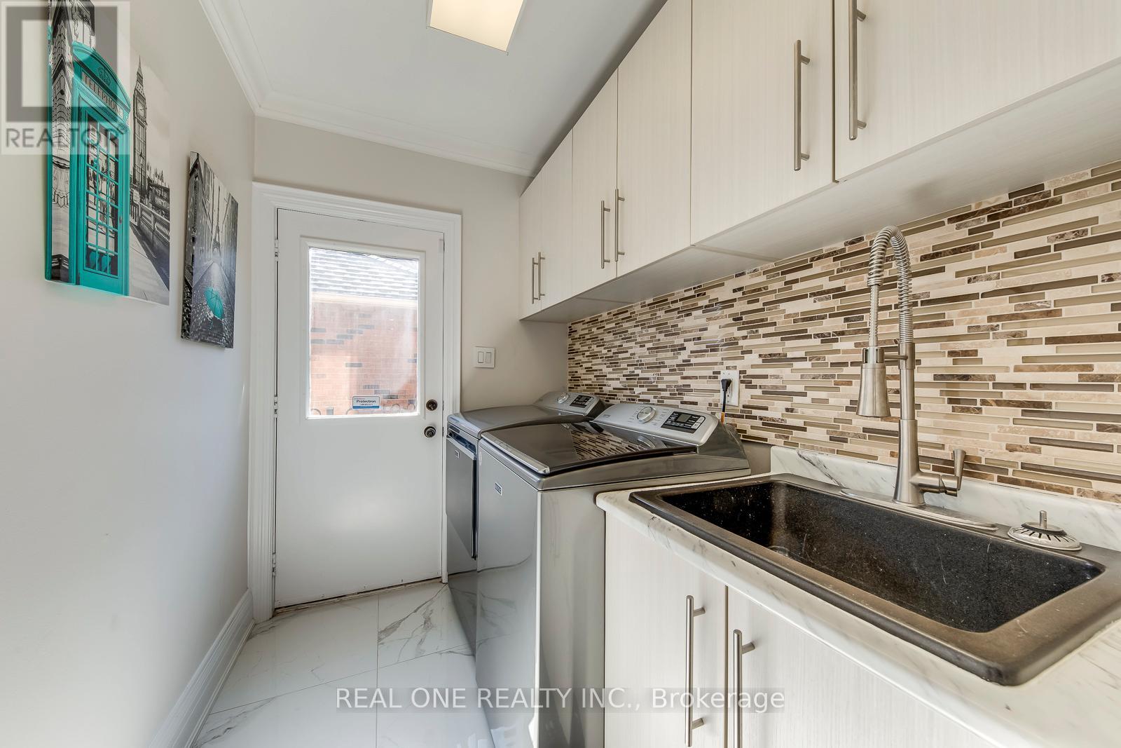 1340 Greeneagle Drive, Oakville, Ontario  L6M 2M9 - Photo 22 - W12411395