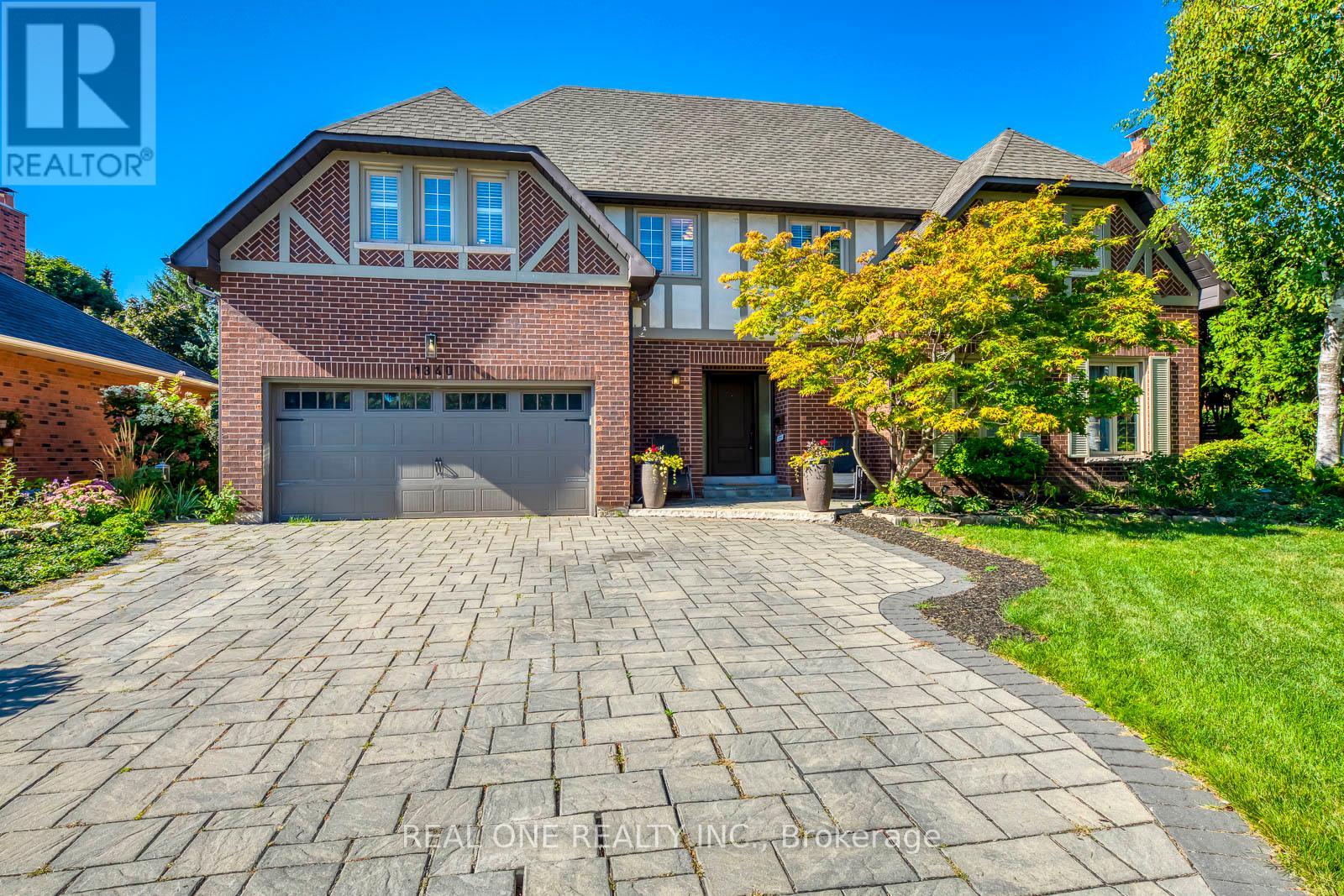 1340 Greeneagle Drive, Oakville, Ontario  L6M 2M9 - Photo 3 - W12411395