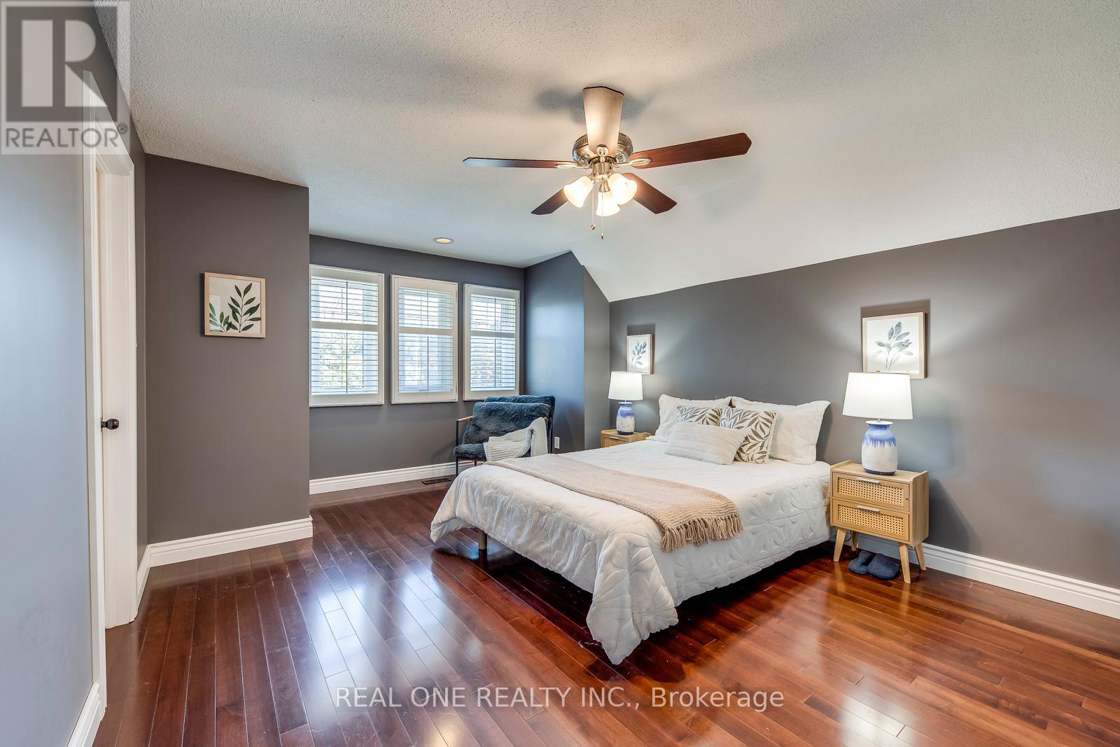 1340 Greeneagle Drive, Oakville, Ontario  L6M 2M9 - Photo 30 - W12411395