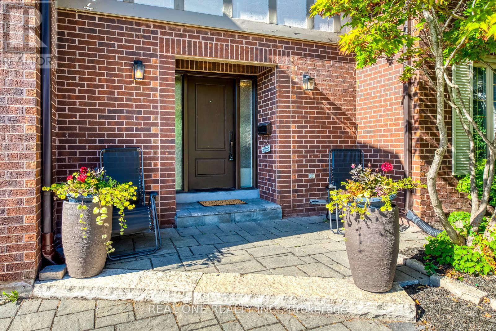 1340 Greeneagle Drive, Oakville, Ontario  L6M 2M9 - Photo 4 - W12411395