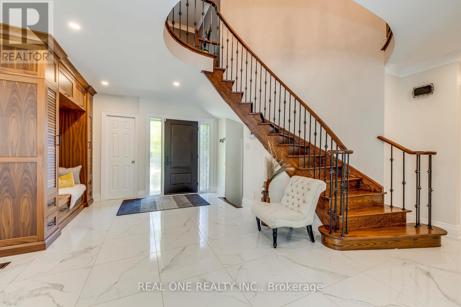 1340 Greeneagle Drive, Oakville, Ontario  L6M 2M9 - Photo 5 - W12411395