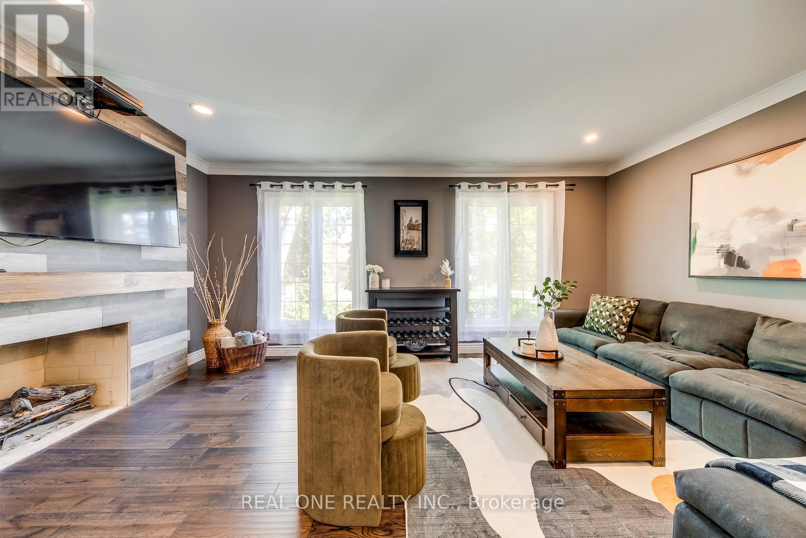 1340 Greeneagle Drive, Oakville, Ontario  L6M 2M9 - Photo 6 - W12411395