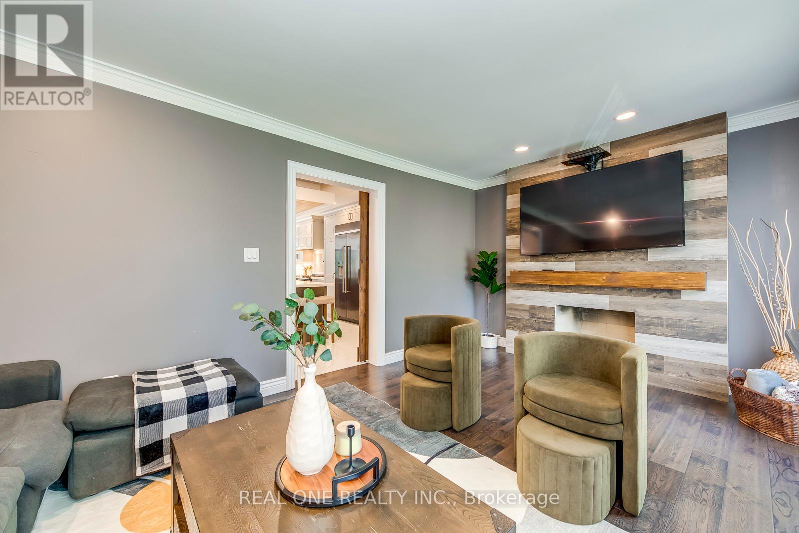 1340 Greeneagle Drive, Oakville, Ontario  L6M 2M9 - Photo 7 - W12411395