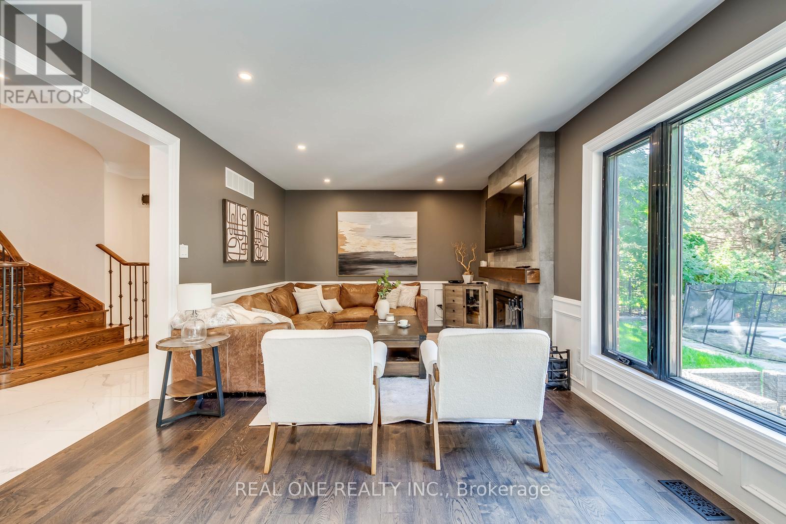 1340 Greeneagle Drive, Oakville, Ontario  L6M 2M9 - Photo 9 - W12411395