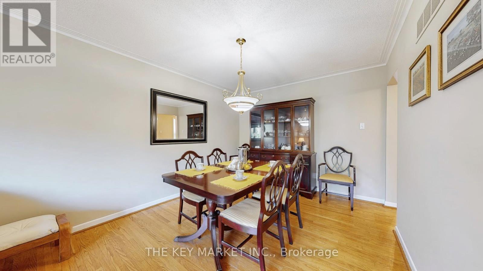 1277 Tyneburn Crescent, Mississauga, Ontario  L4X 1P3 - Photo 10 - W12411431