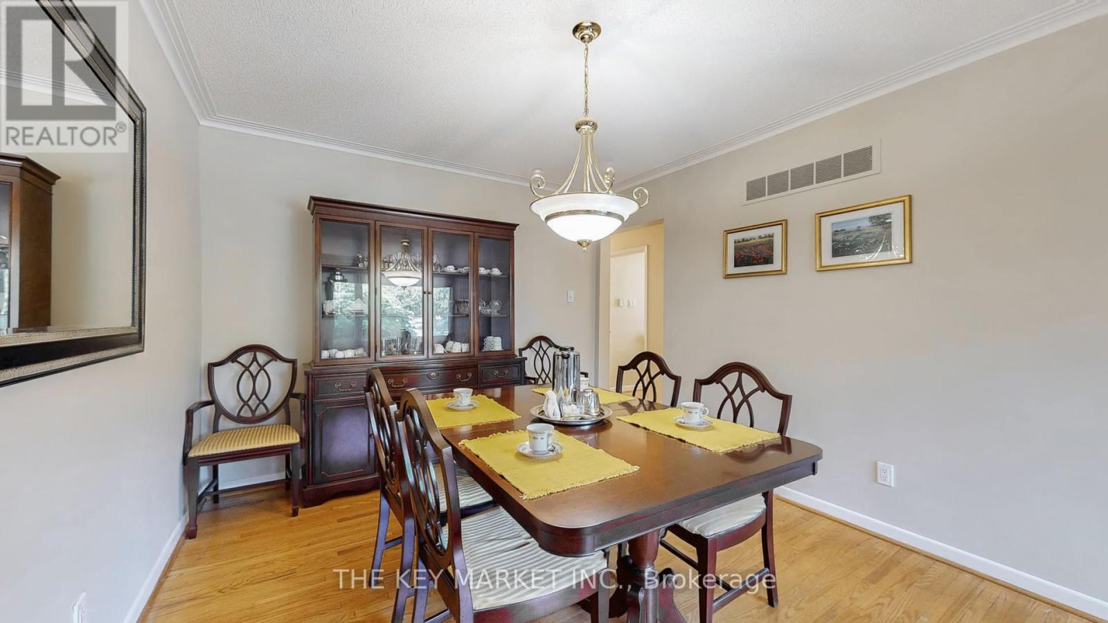 1277 Tyneburn Crescent, Mississauga, Ontario  L4X 1P3 - Photo 11 - W12411431