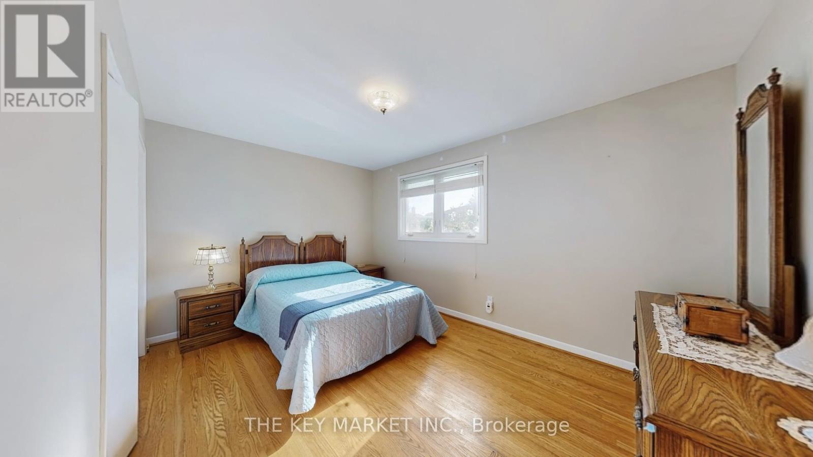 1277 Tyneburn Crescent, Mississauga, Ontario  L4X 1P3 - Photo 15 - W12411431